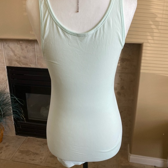 Lululemon mint green Tanktop - Picture 2 of 5